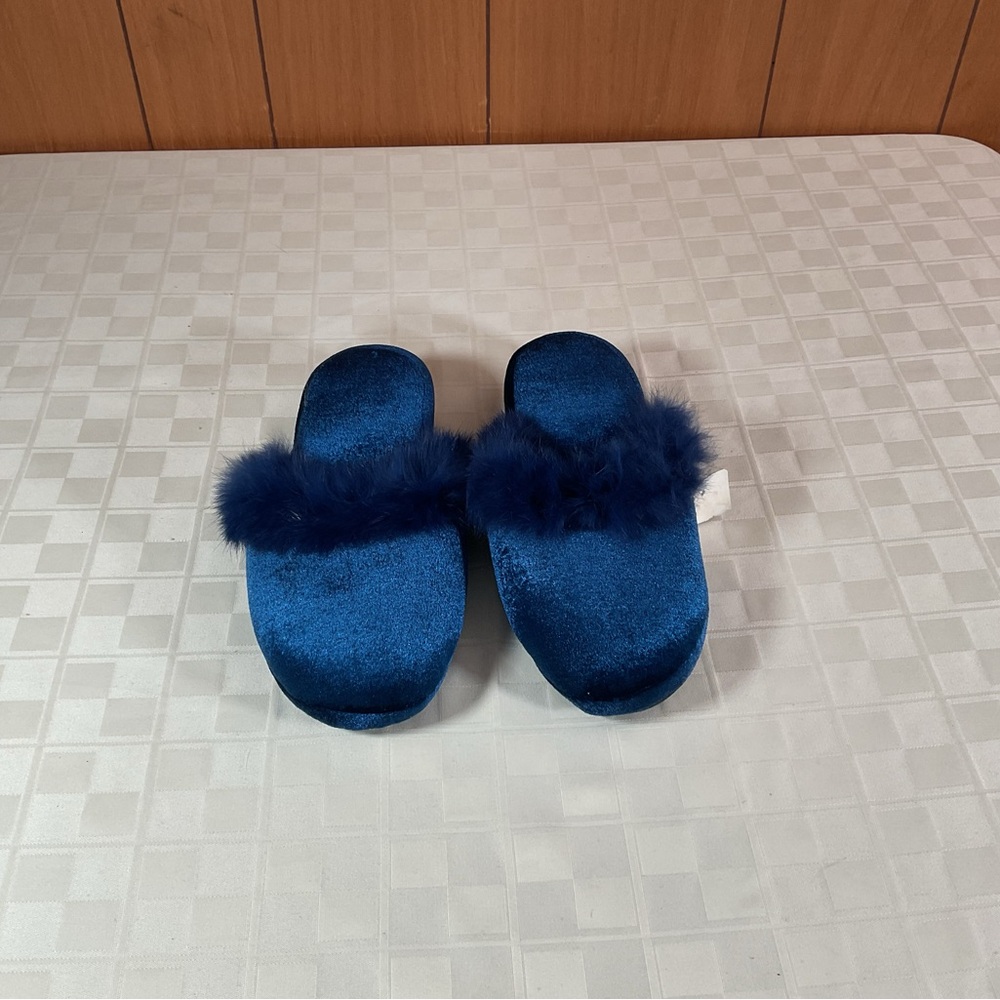 💜 New blue slide in slippers size medium